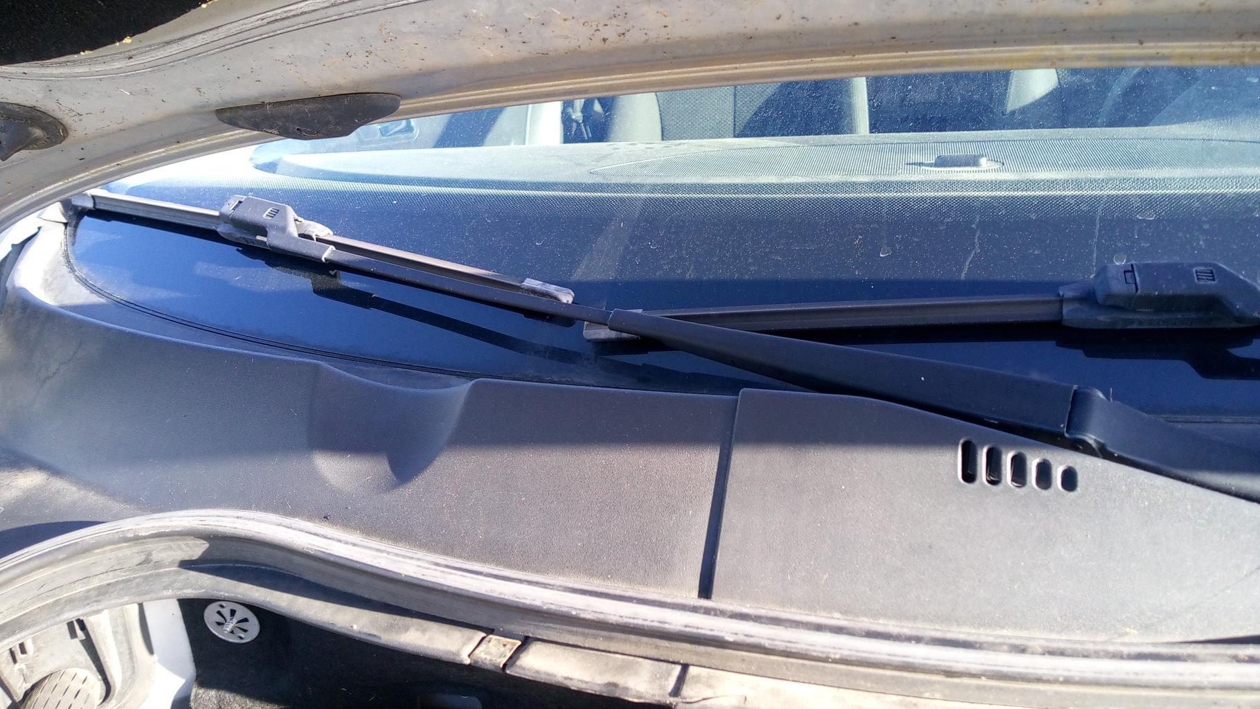 Braccio tergicristallo anteriore destro VOLKSWAGEN PASSAT 5 Diésel - 1