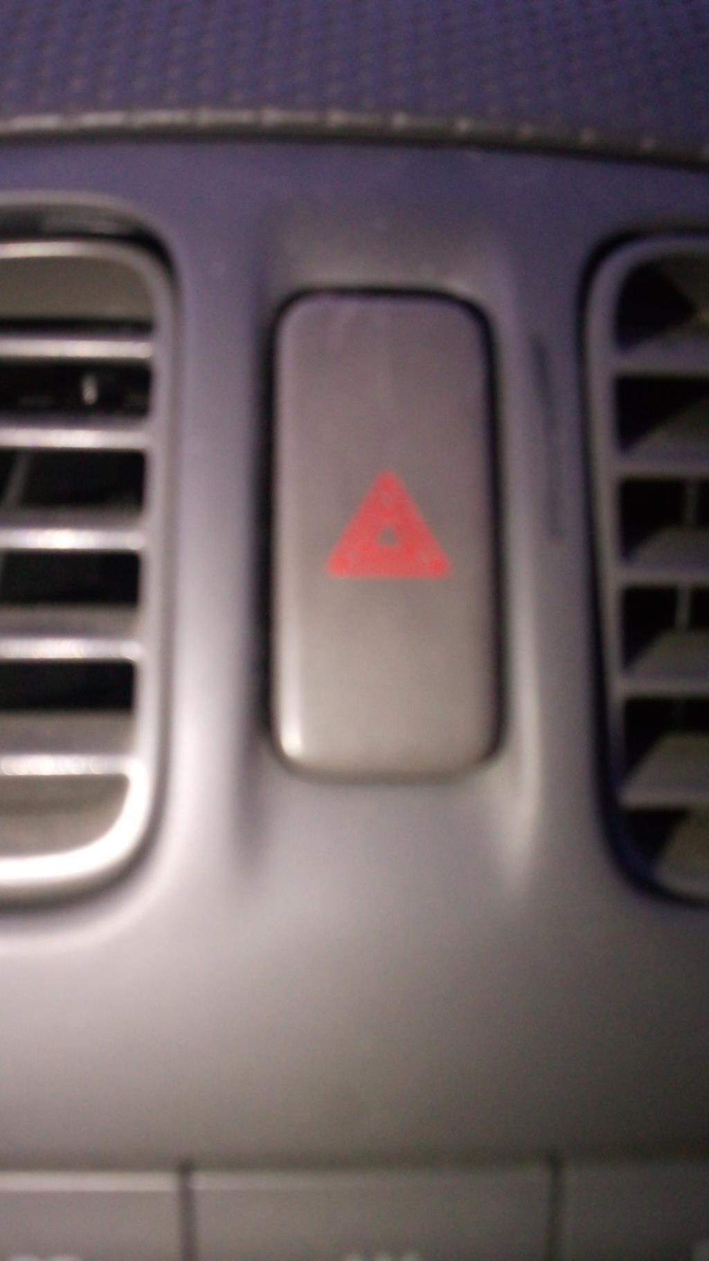 Bouton de warning MAZDA PREMACY Essence - 1