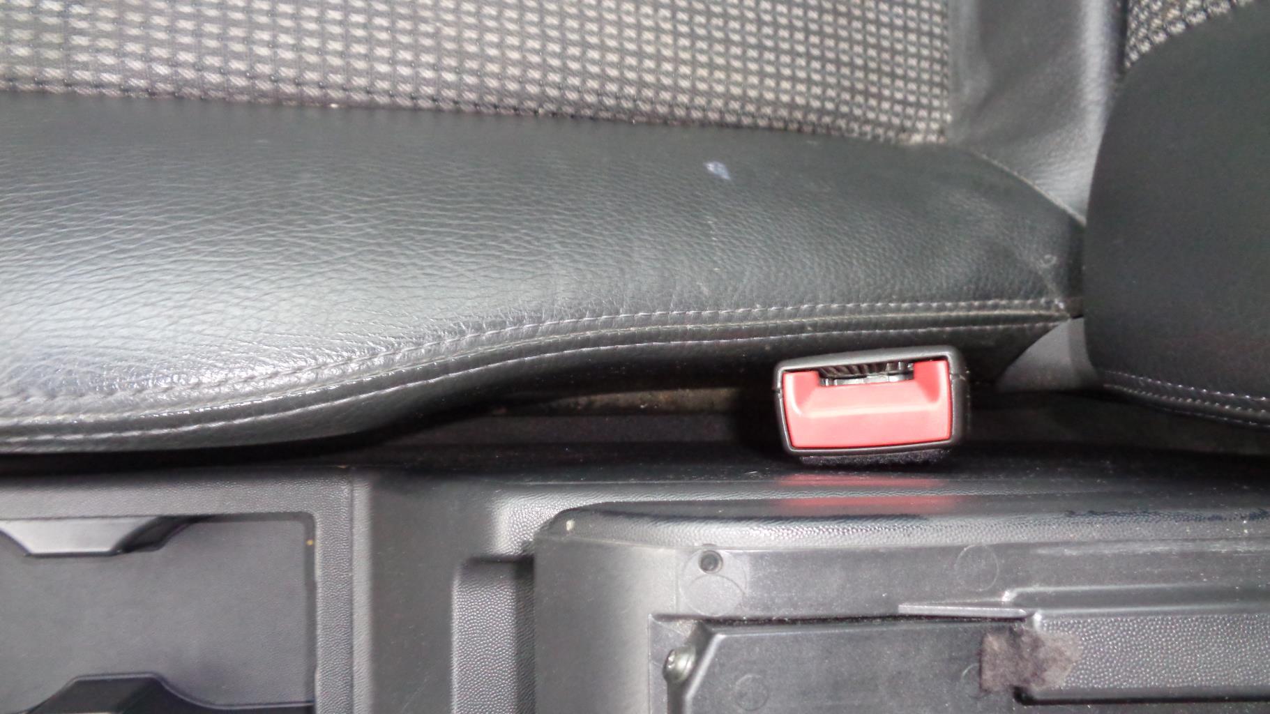 Aggancio cintura sicurezza anteriore destro OPEL VECTRA C PHASE 1 Diésel - 1