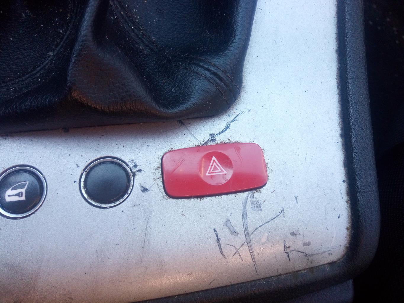 Bouton de warning ALFA ROMEO 159 Diesel - 1