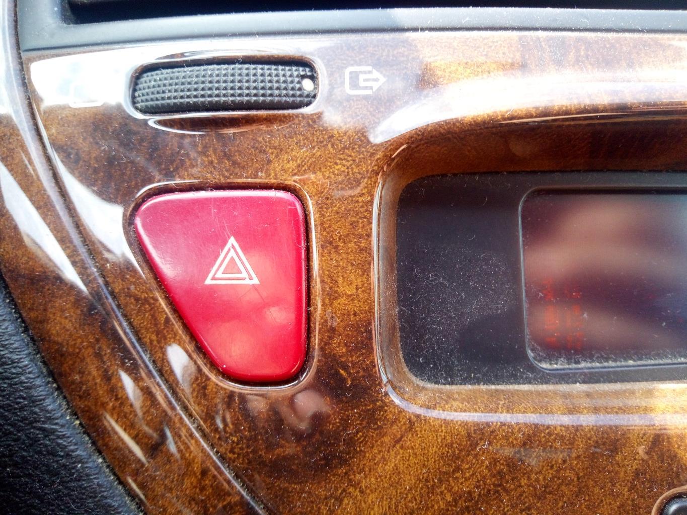 Bouton de warning PEUGEOT 607 PHASE 1 Diesel - 1