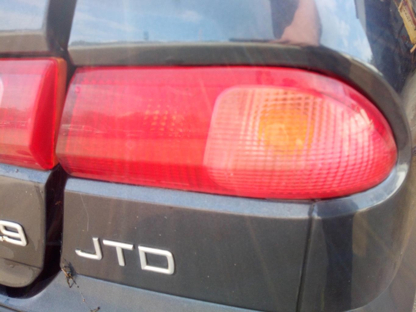 Fanale posteriore principale destro (luci) ALFA ROMEO 156 PHASE 1 BREAK Diésel - 1