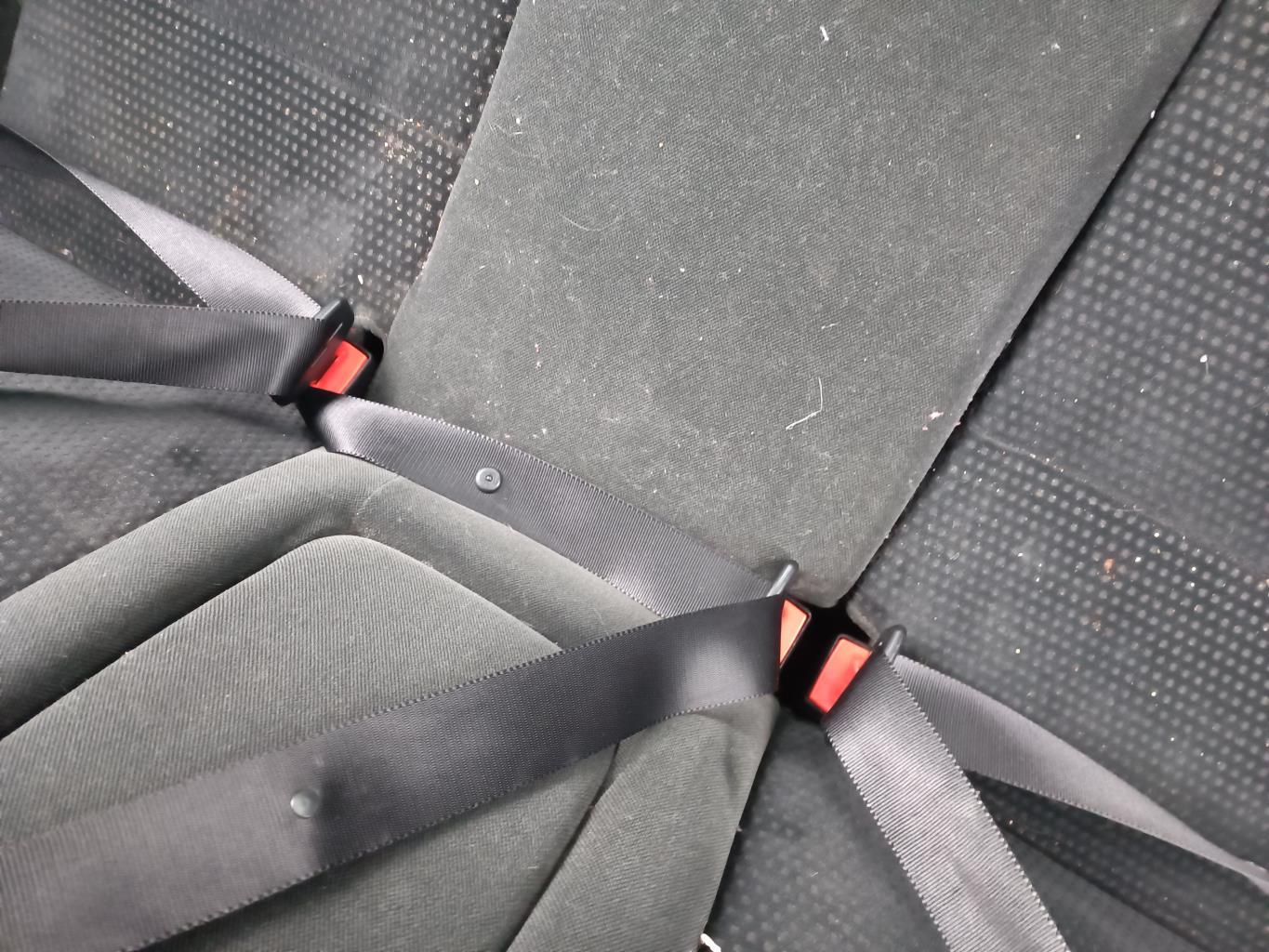 Aggancio cintura sicurezza posteriore destro FORD FOCUS 2 PHASE 1 Diésel - 1