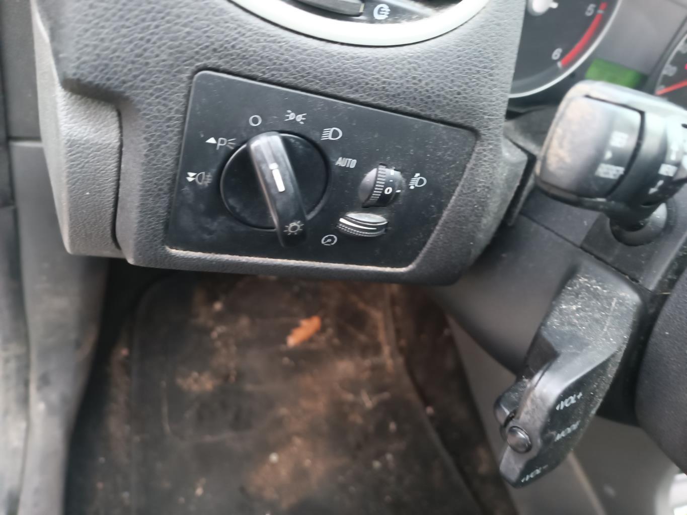 Commande de phare FORD FOCUS 2 PHASE 1 Diesel - 1
