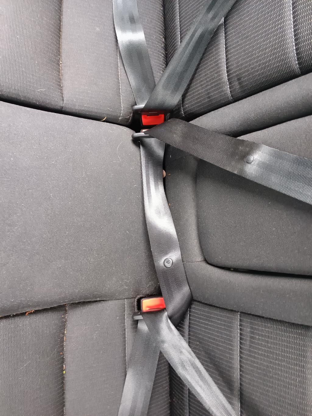 Aggancio cintura sicurezza posteriore sinistro FORD FOCUS 2 PHASE 2 BREAK Diésel - 1