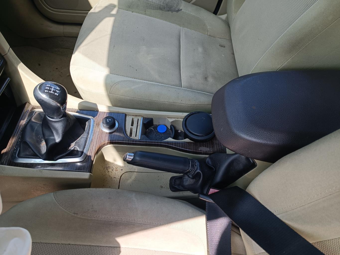 Console central (interieur plastique) FORD FOCUS 2 PHASE 2 BREAK Diesel - 1