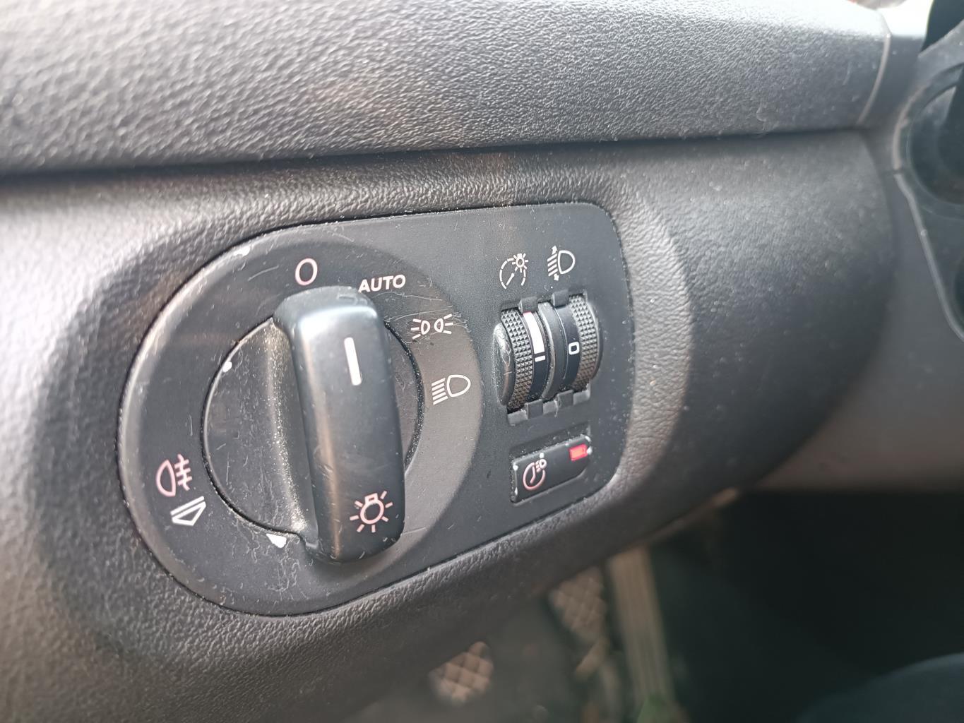Commande de phare AUDI A3 2 PHASE 1 Diesel - 1