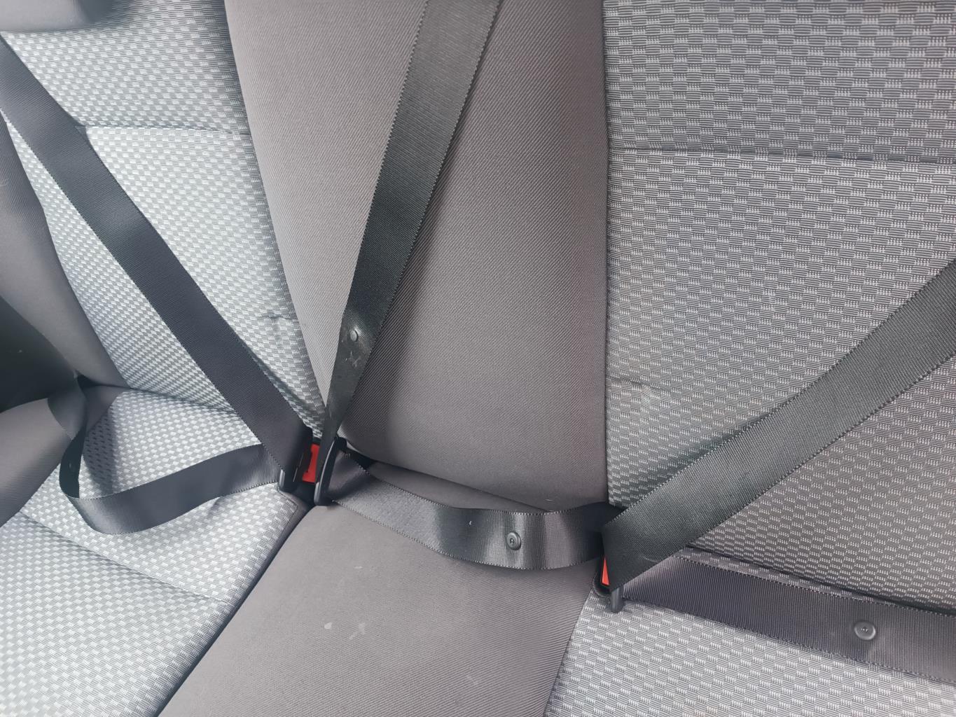 Aggancio cintura sicurezza posteriore destro FORD FOCUS 2 PHASE 1 Diésel - 1