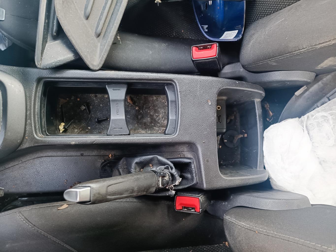 Aggancio cintura sicurezza anteriore destro FORD FOCUS 3 PHASE 2 BREAK Diésel - 1
