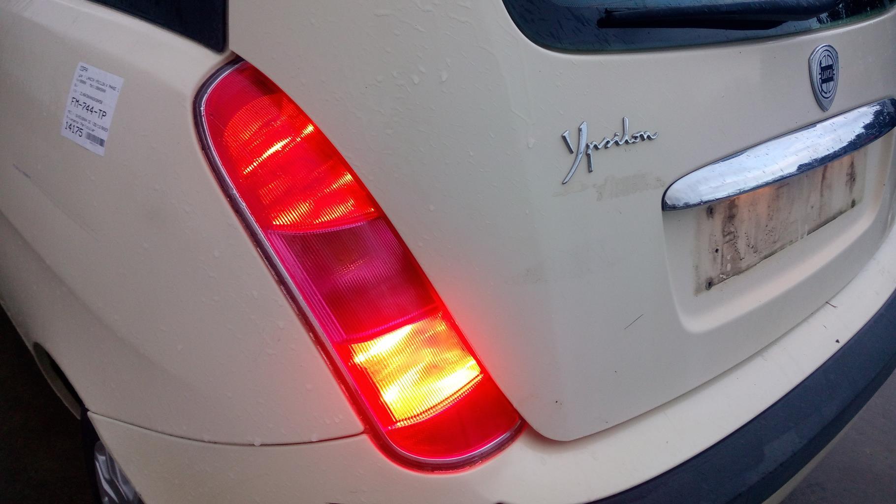 Fanale posteriore principale sinistro (luci) LANCIA YPSILON 4 PHASE 1 Gasolina - 1
