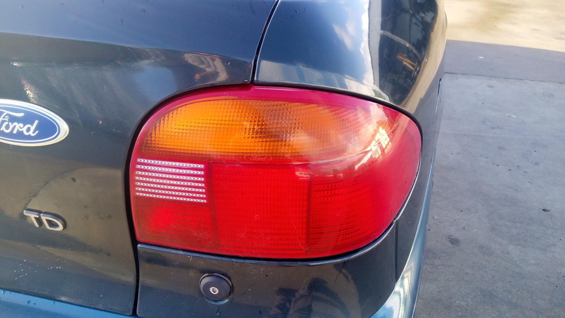 Fanale posteriore principale destro (luci) FORD MONDEO 1 PHASE 1 Diésel - 1