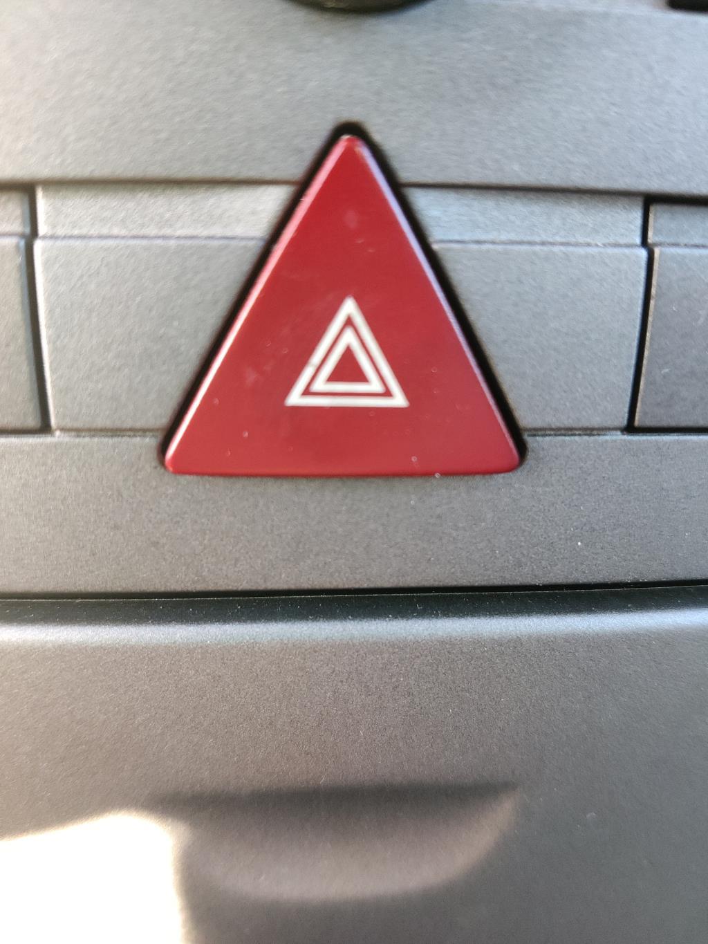 Bouton de warning CITROEN C5 1 PHASE 2 Diesel - 1
