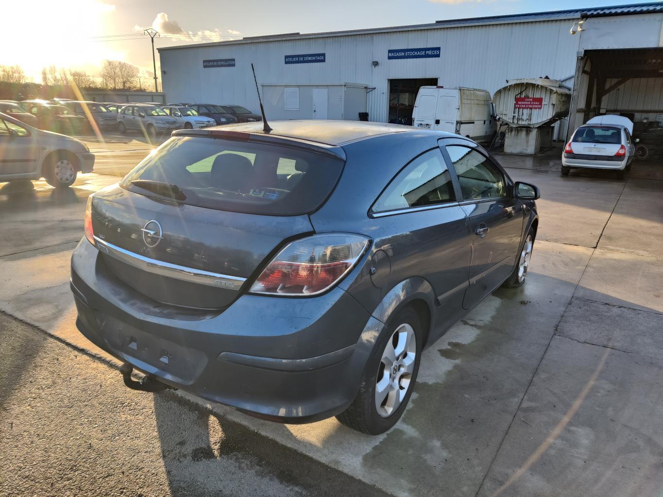 Trappe d'essence OPEL ASTRA H GTC PHASE 1 Diesel - 1