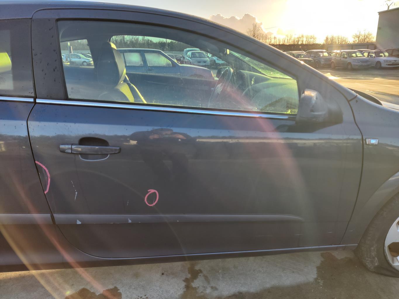 Vitre avant droit OPEL ASTRA H GTC PHASE 1 Diesel - 1