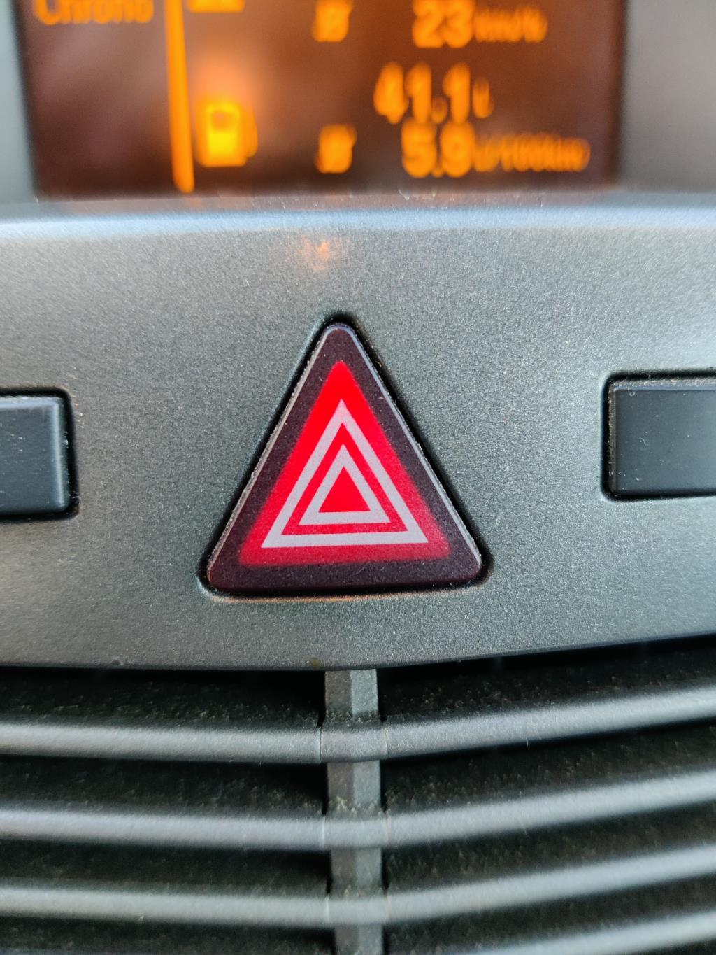 Bouton de warning OPEL ASTRA H GTC PHASE 1 Diesel - 1