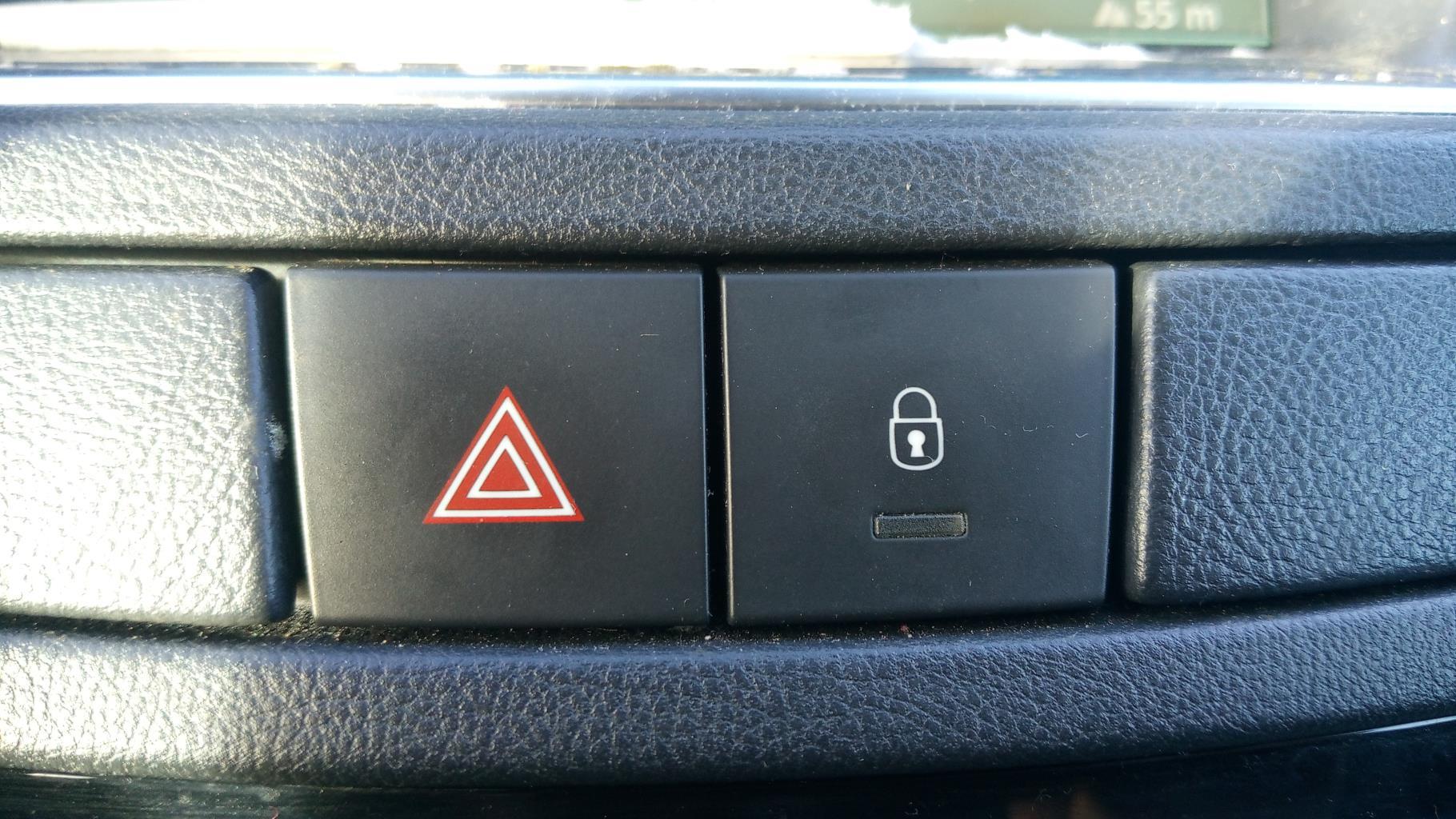 Bouton de warning PEUGEOT 508 1 PHASE 1 Diesel - 1