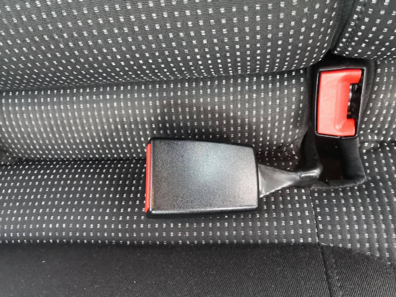 Aggancio cintura sicurezza posteriore sinistro AUDI A3 2 SPORTBACK PHASE 1 Gasolina - 1