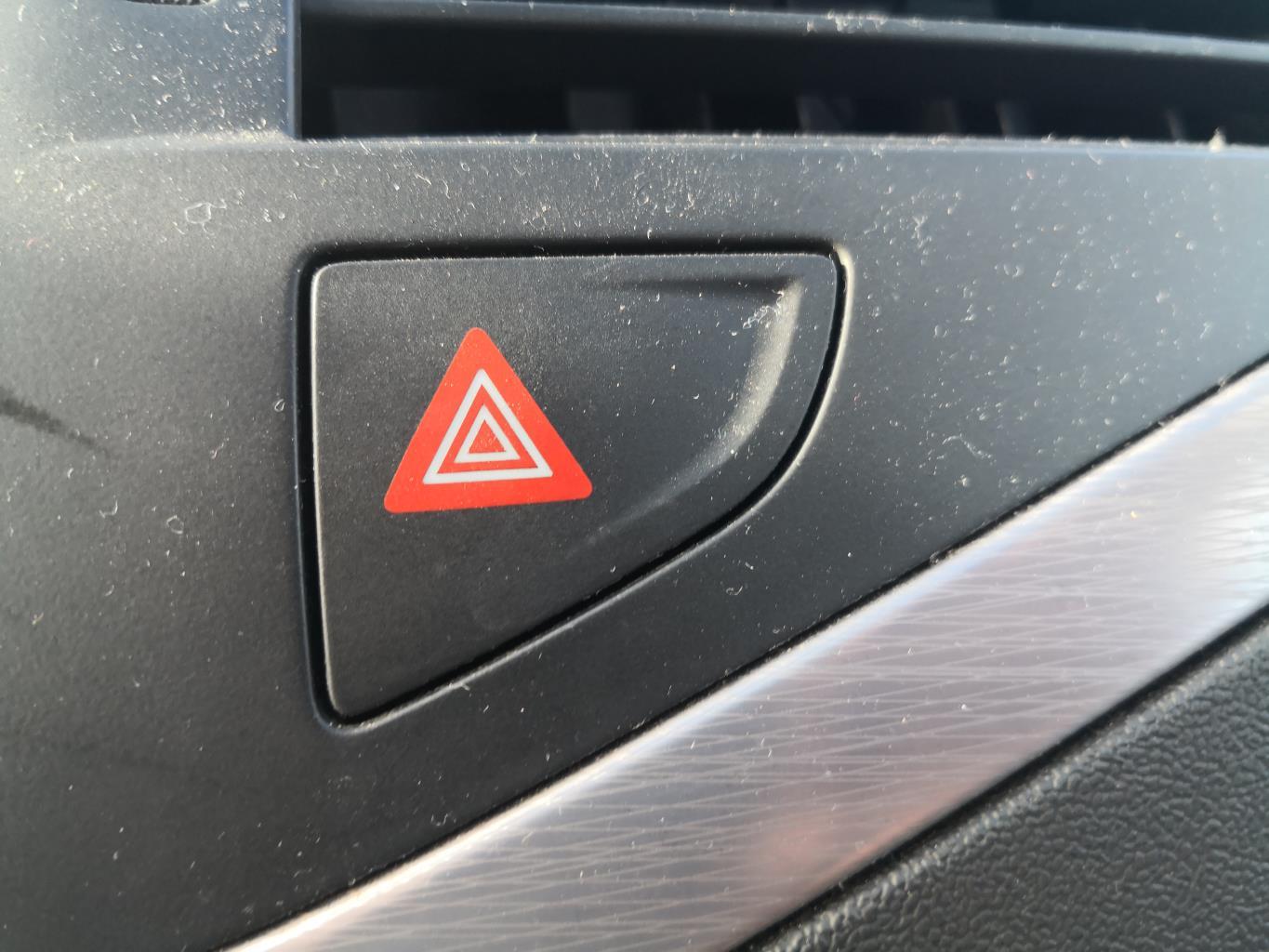 Bouton de warning CITROEN C5 2 BREAK Diesel - 1