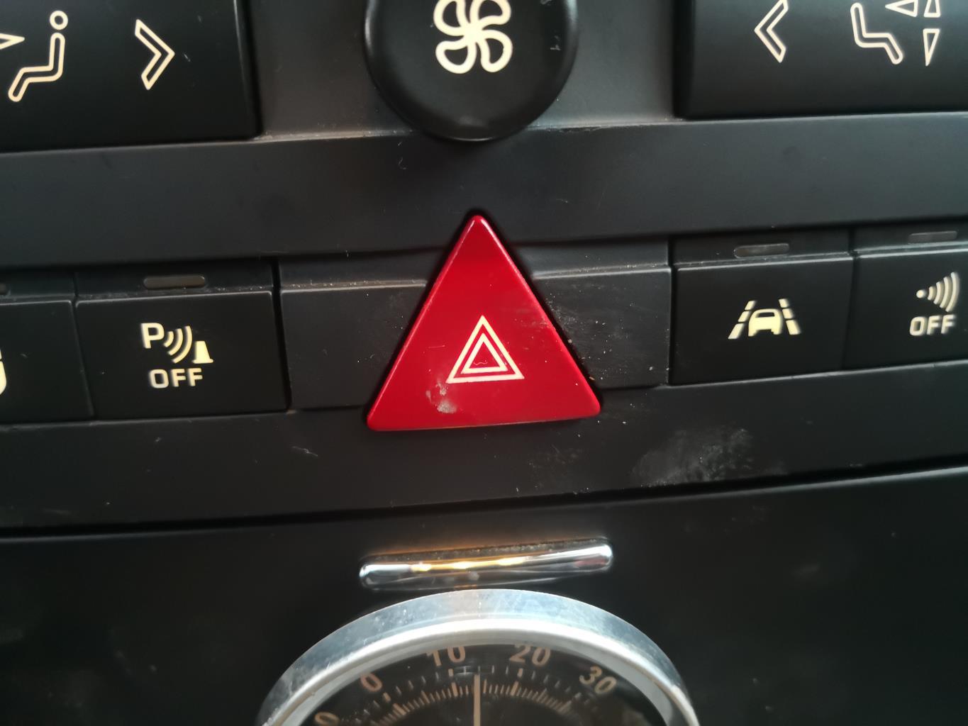 Bouton de warning CITROEN C6 Diesel - 1