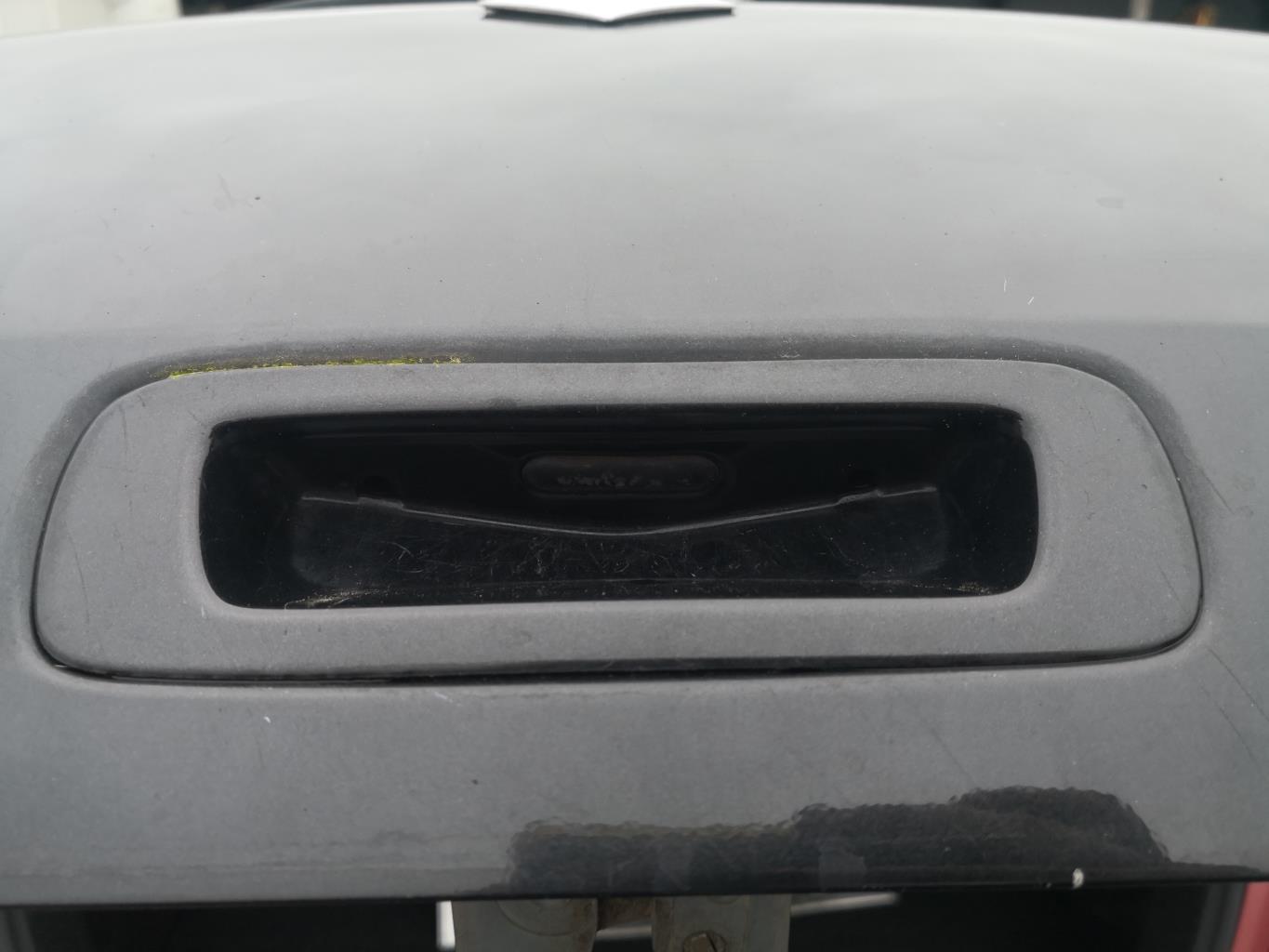 Bouton de coffre SUZUKI SWIFT 3 Essence - 1