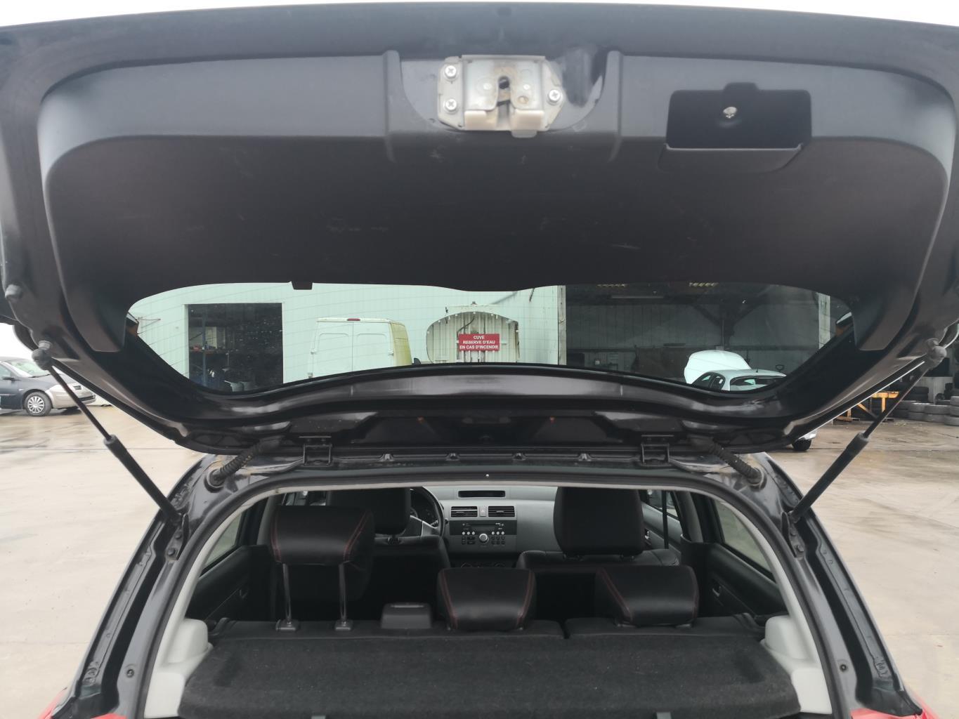 Verin de coffre SUZUKI SWIFT 3 Essence - 1