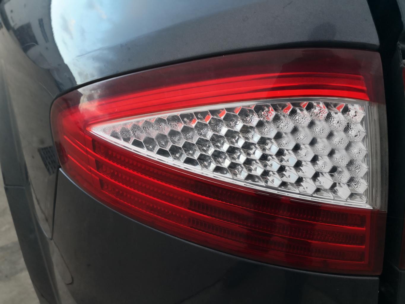 Fanale posteriore principale sinistro (luci) FORD MONDEO 3 PHASE 1 Diésel - 1