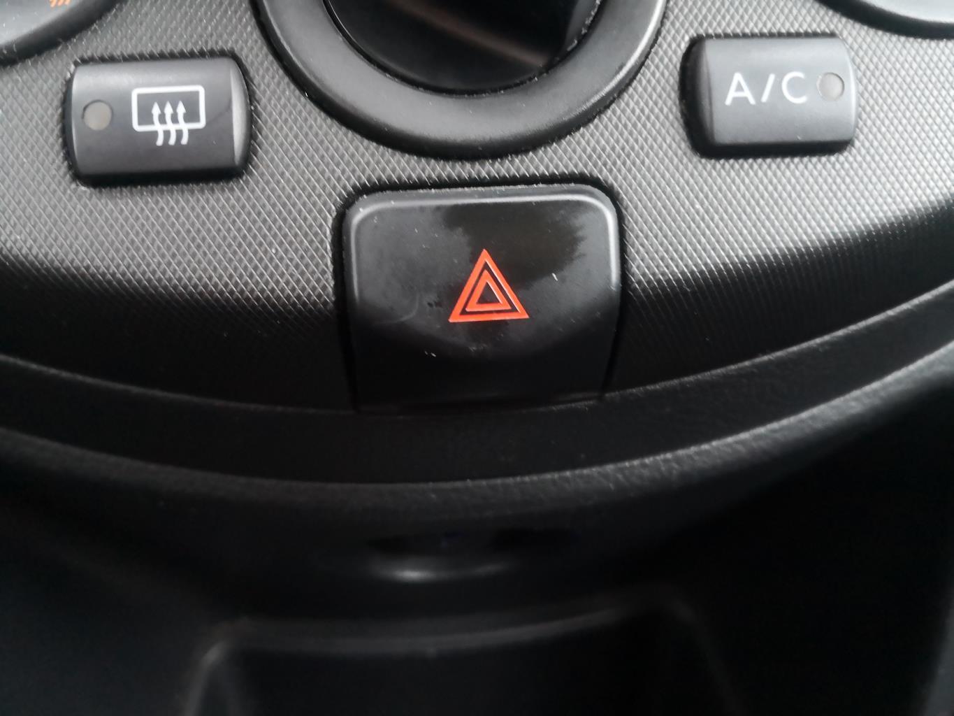 Bouton de warning NISSAN NOTE 1 PHASE 1 Diesel - 1
