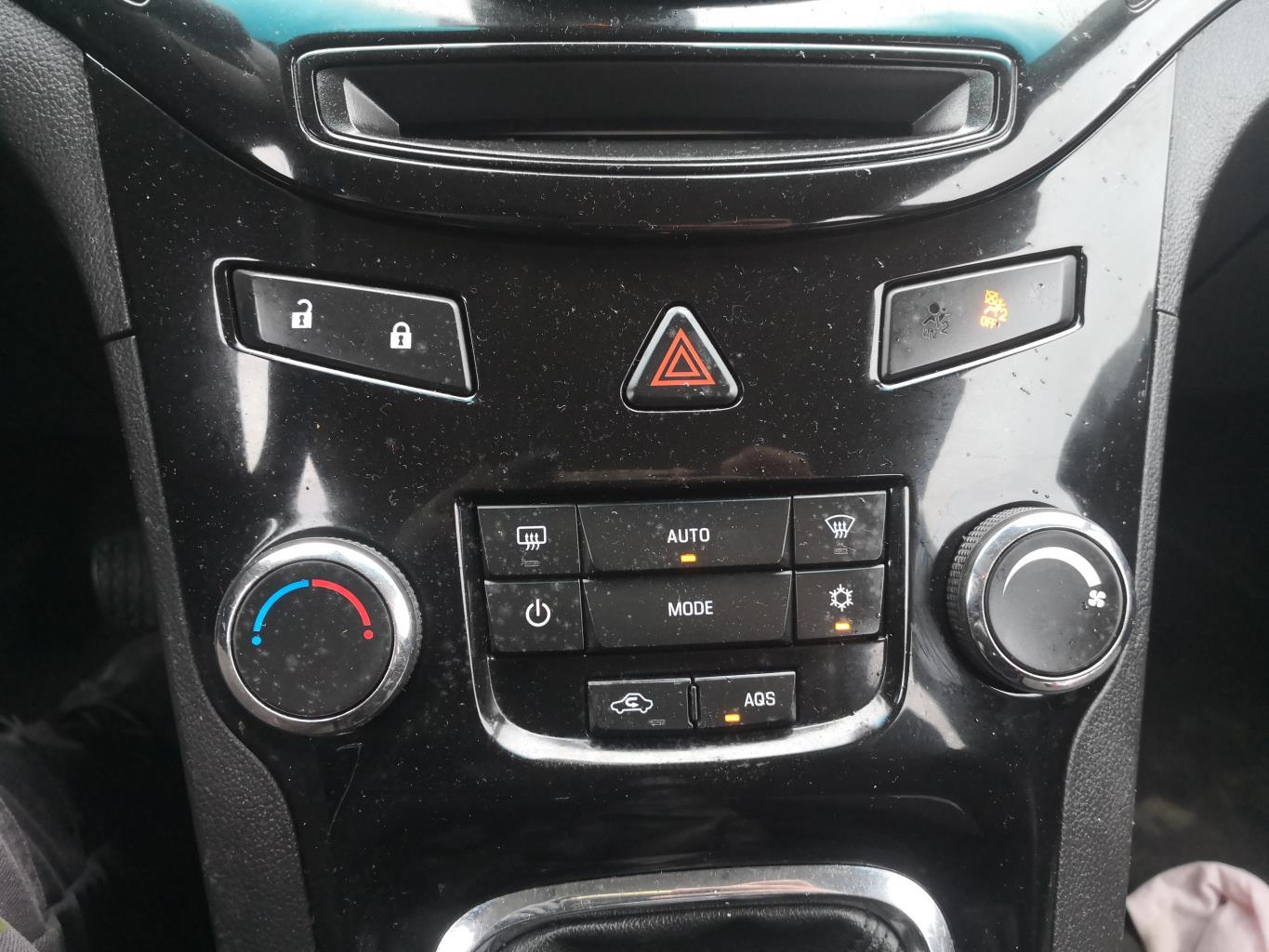 Bouton de warning CHEVROLET ORLANDO Diesel - 1