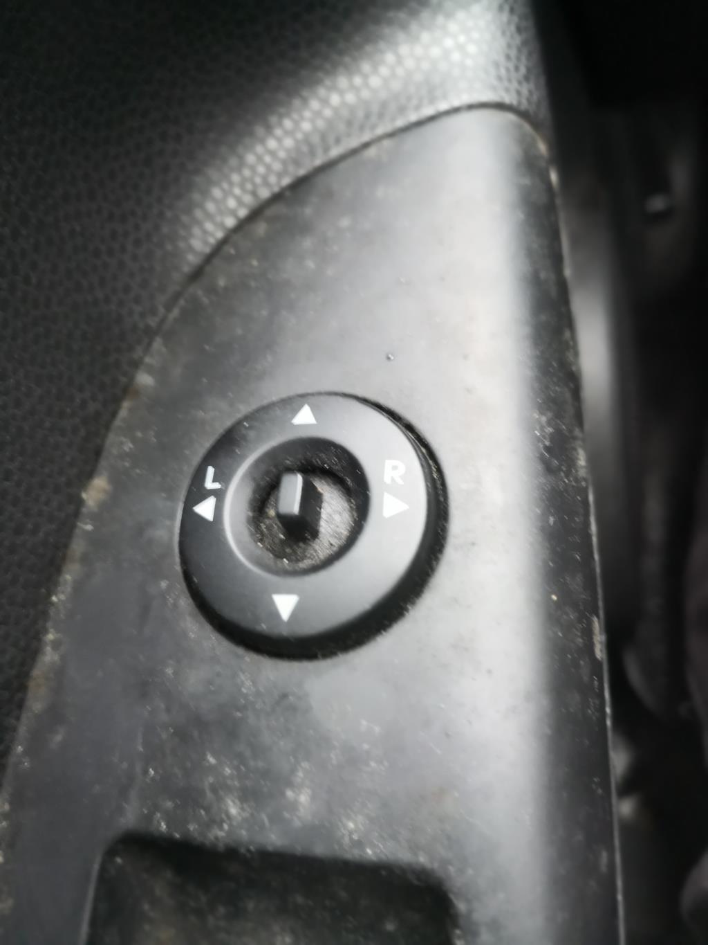 Commande retroviseurs KIA VENGA PHASE 1 Diesel - 1