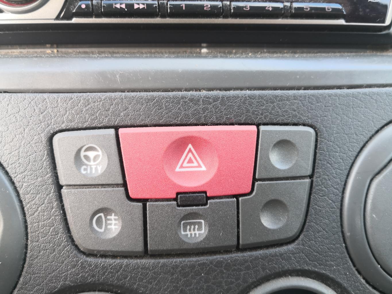 Bouton de warning FIAT PANDA 2 PHASE 1 Essence - 1