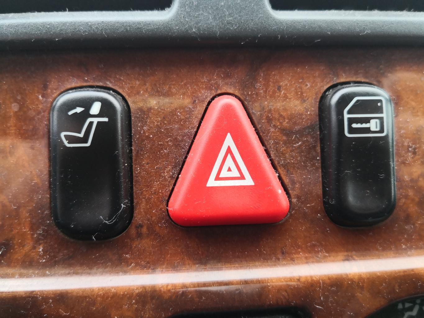 Bouton de warning MERCEDES CLASSE E 210 PHASE 2 Diesel - 1