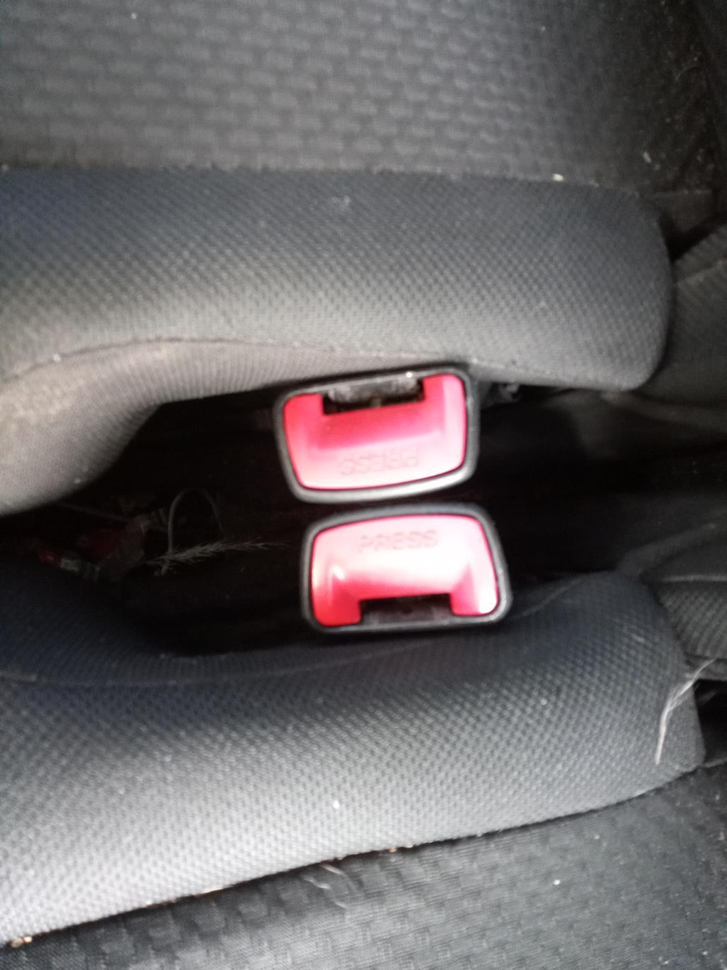 Aggancio cintura sicurezza posteriore sinistro TOYOTA COROLLA VERSO 2 PHASE 1 Diésel - 1