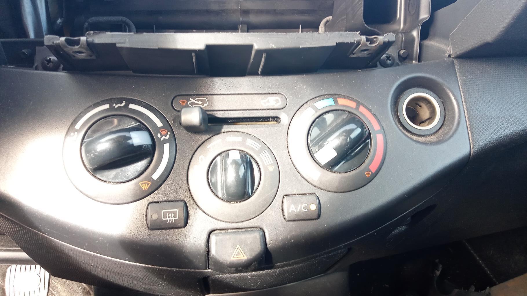 Bouton de warning NISSAN MICRA 3 PHASE 3 Diesel - 1
