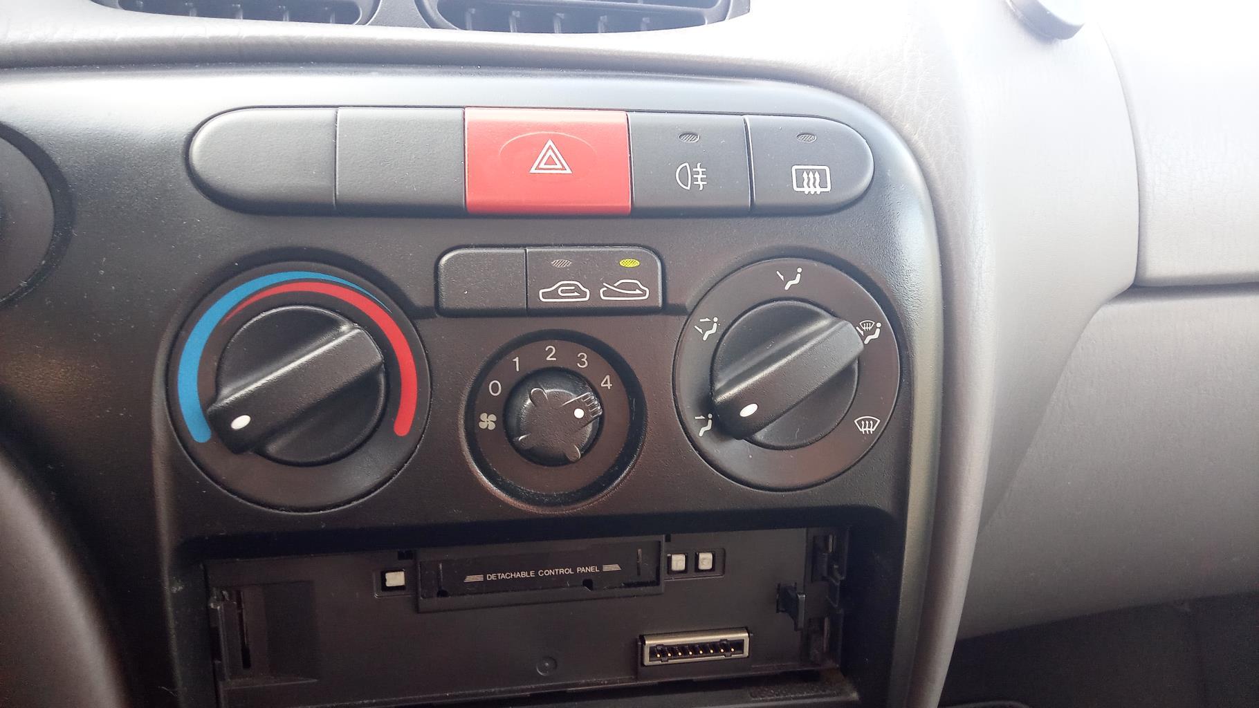 Bouton de warning HYUNDAI LANTRA 2 BREAK Diesel - 1