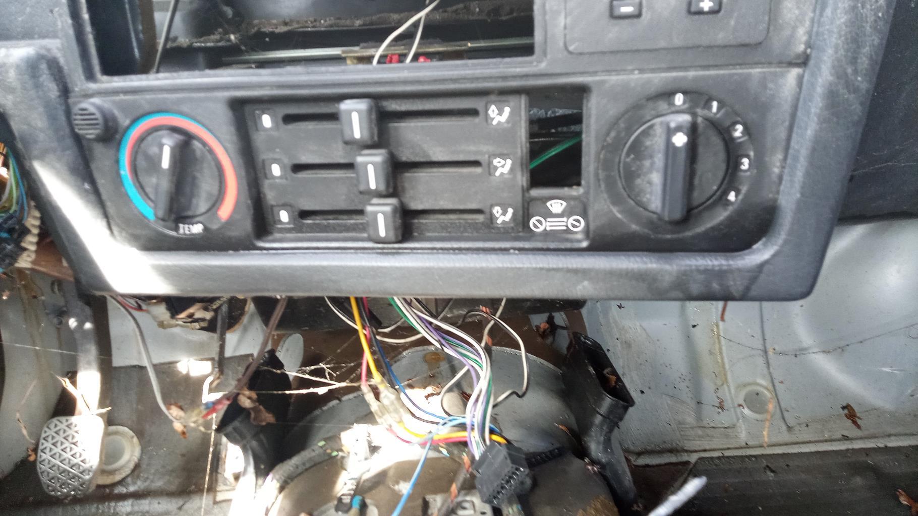 Commande chauffage BMW SERIE 3 E30 Essence - 1