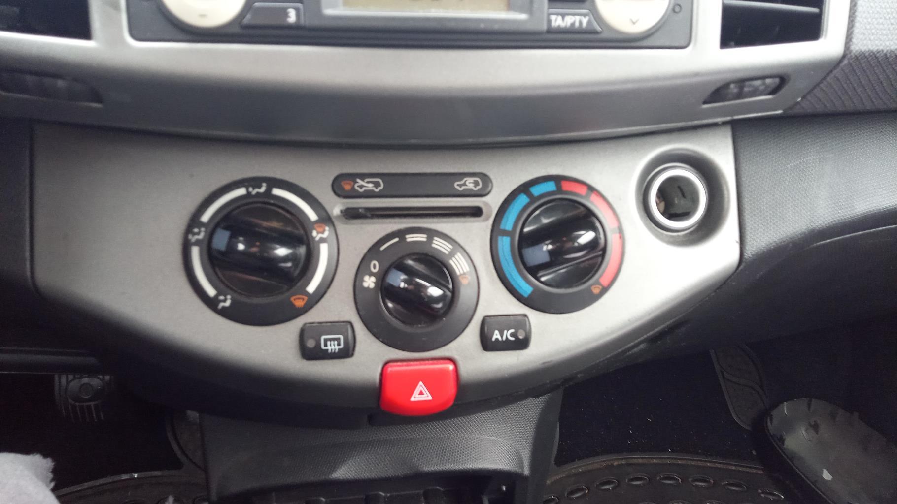 Commande chauffage NISSAN MICRA 3 PHASE 1 Essence - 1