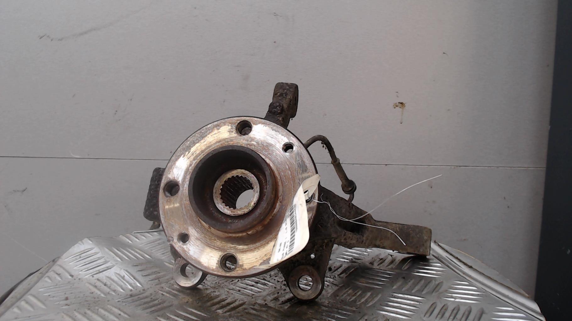 Moyeu avant droit RENAULT MODUS PHASE 1 Diesel - 1