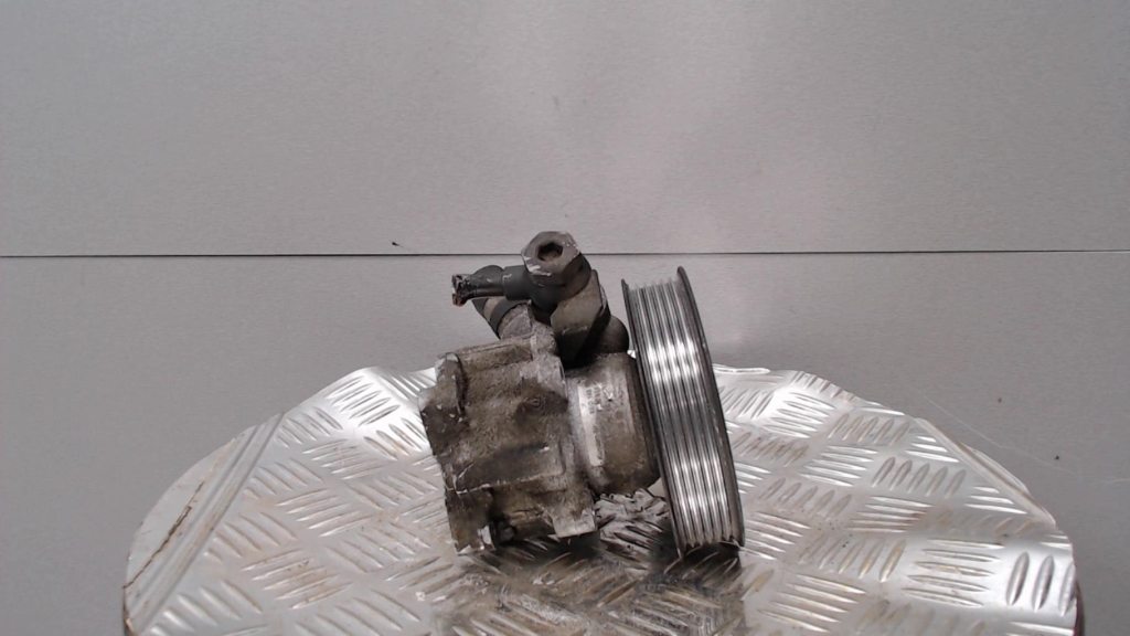 Pompe de direction AUDI A4 2 AVANT PHASE 2 BREAK Diesel - 1