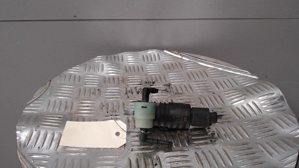 Pompe lave glace avant AUDI A4 2 AVANT PHASE 2 BREAK Diesel - 1