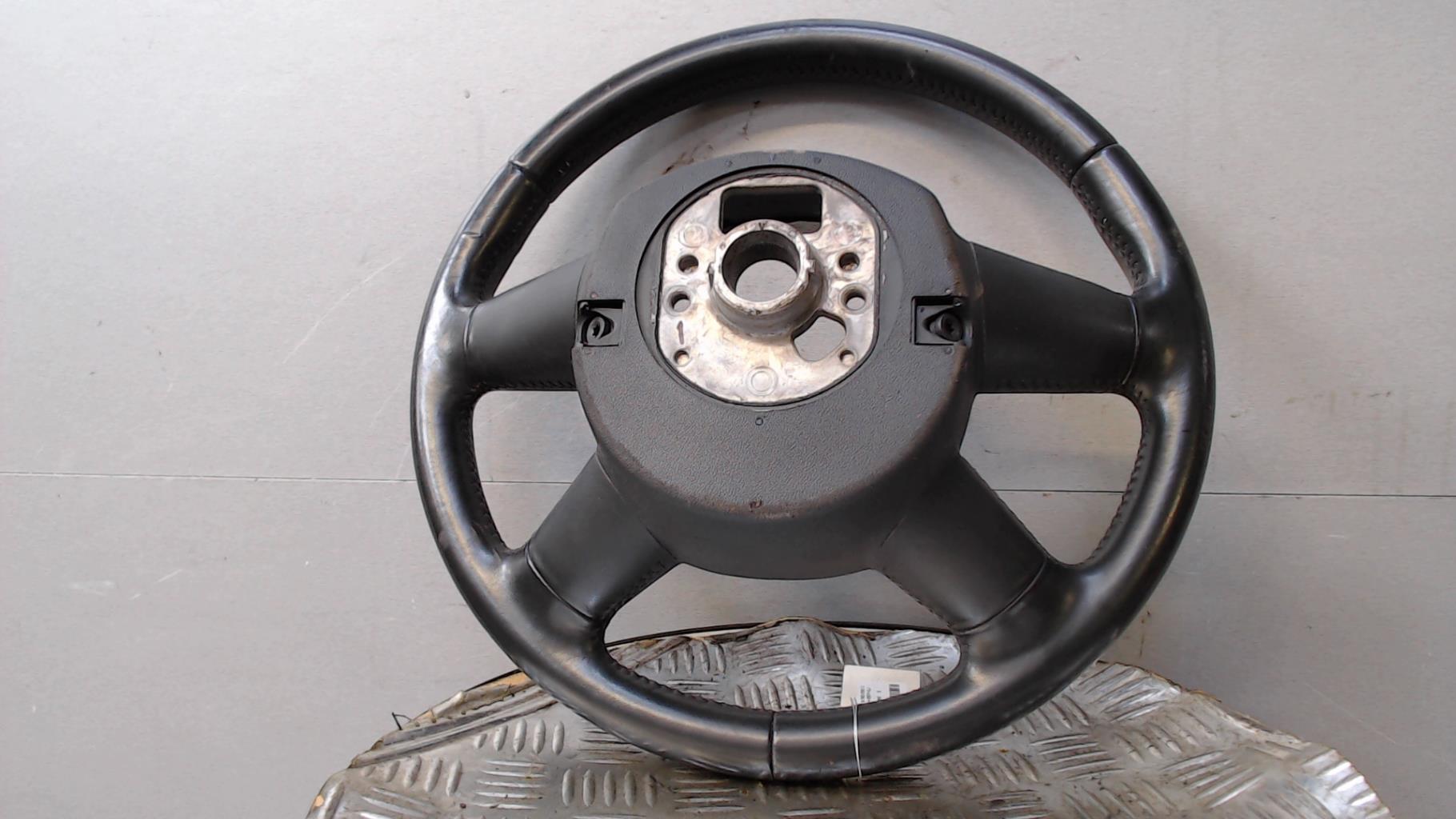 Volant AUDI A4 3 AVANT PHASE 1 BREAK Diesel - 1