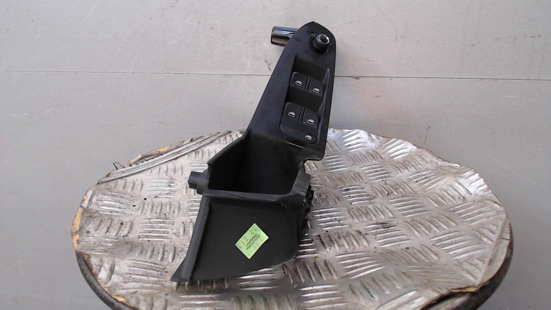 Interrupteur de leve vitre avant gauche AUDI A4 3 AVANT PHASE 1 BREAK Diesel - 1