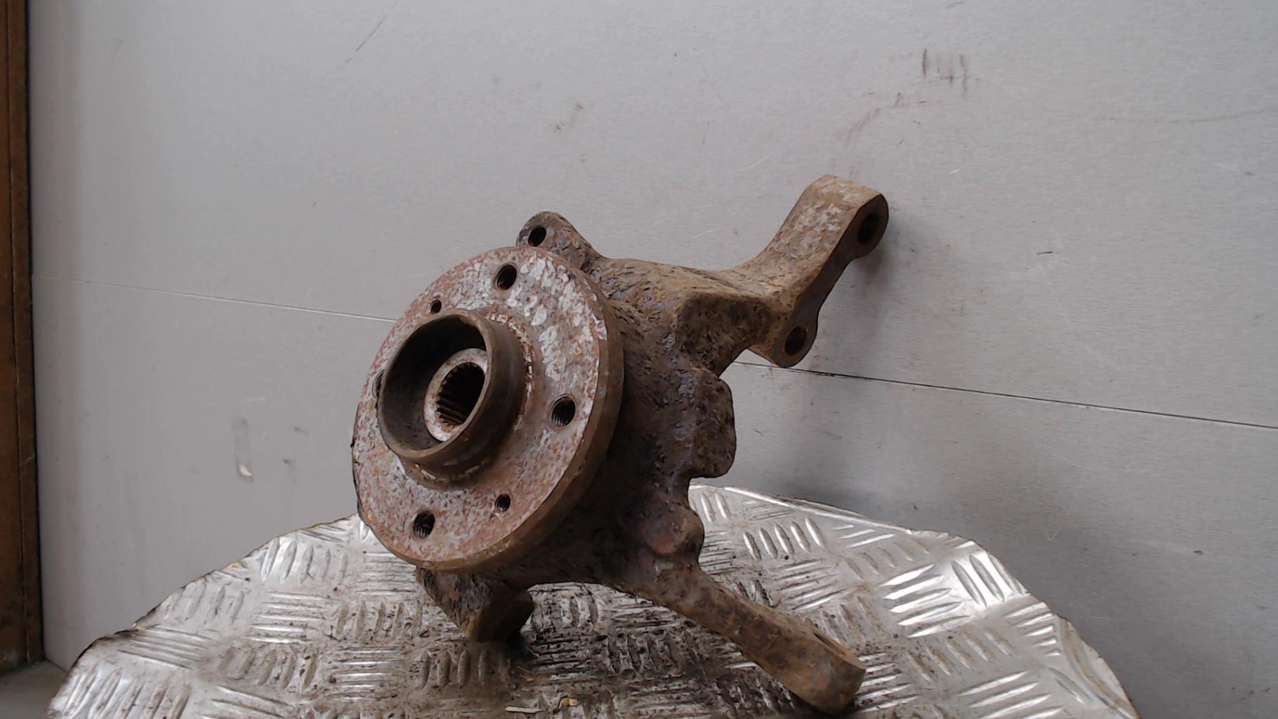Moyeu avant gauche RENAULT LAGUNA 1 PHASE 1 Diesel - 1