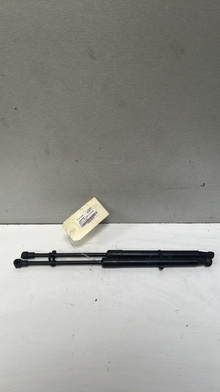 Verin de capot BMW SERIE 1 E87 PHASE 2 Diesel - 1