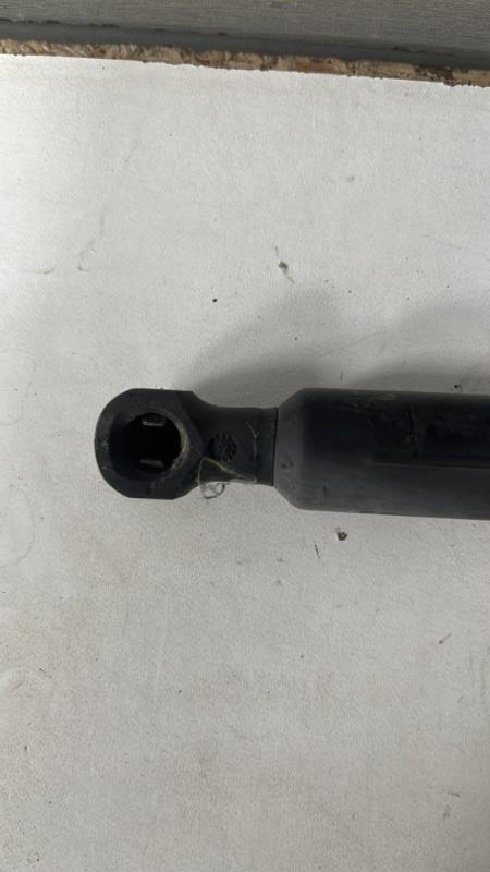 Verin de capot RENAULT CLIO 4 PHASE 1 BREAK Diesel - 1