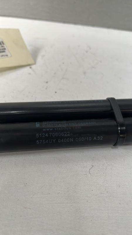 Verin de coffre BMW SERIE 1 E87 PHASE 2 Diesel - 1