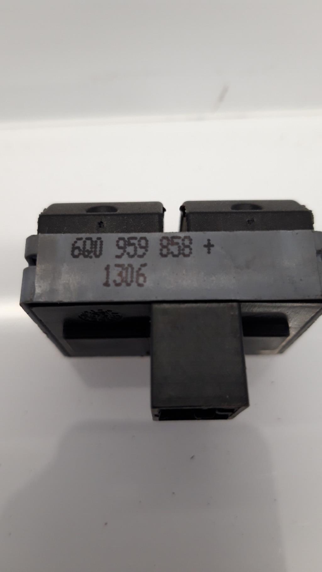 Interruttore lavacristalli anteriore sinistro SEAT IBIZA 3 PHASE 1 Diésel - 1