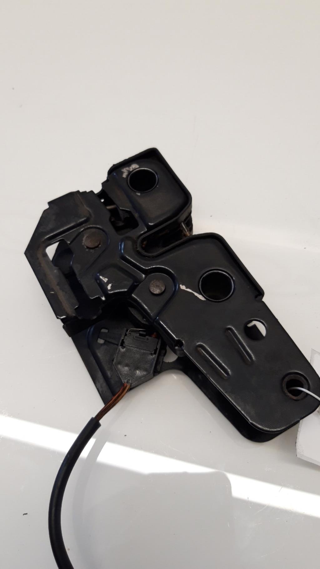 Serrure de capot VOLKSWAGEN POLO 4 PHASE 1 Diesel - 1