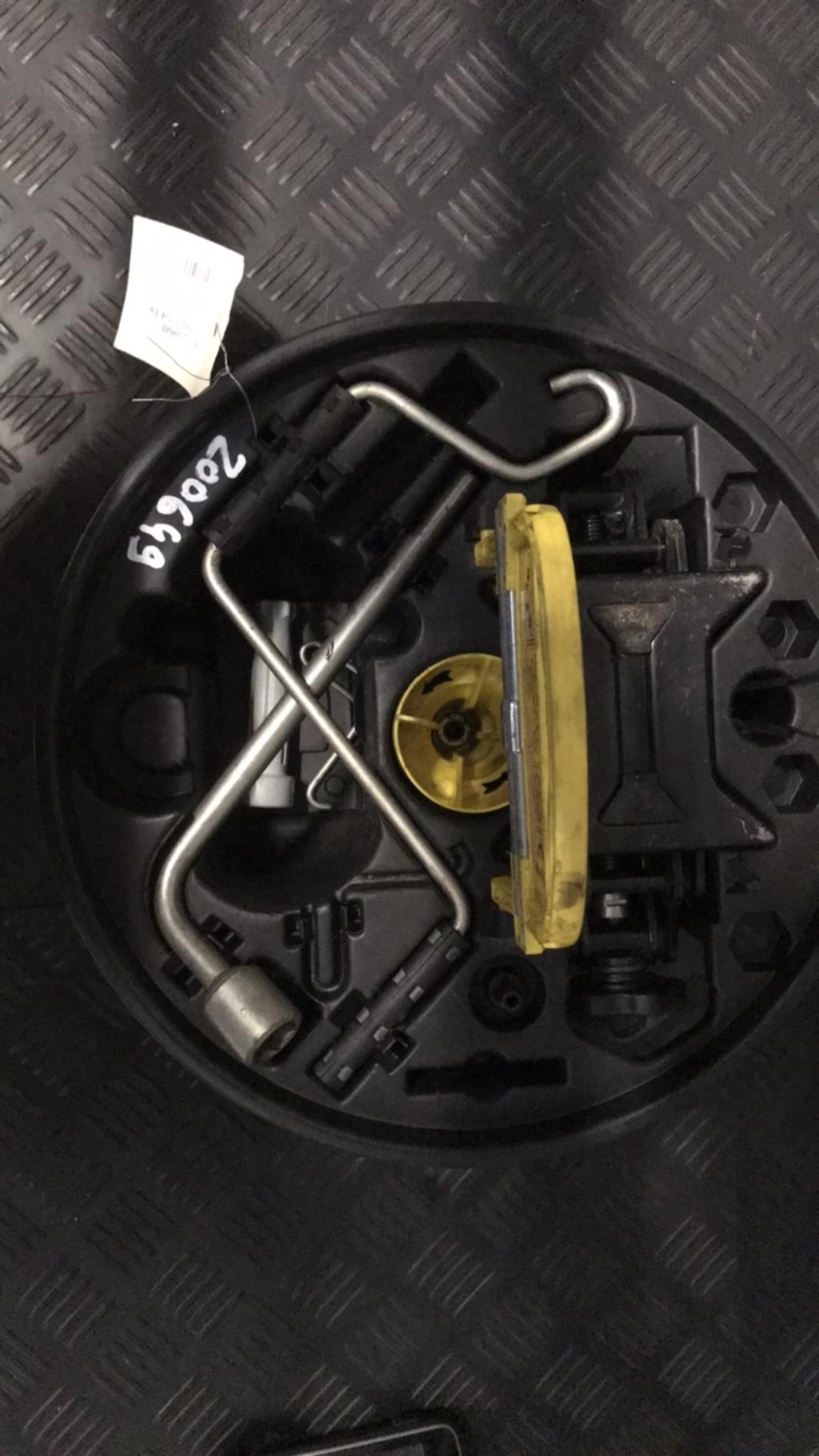 Cric (Ensemble depannage) RENAULT CLIO 2 PHASE 1 Essence - 1