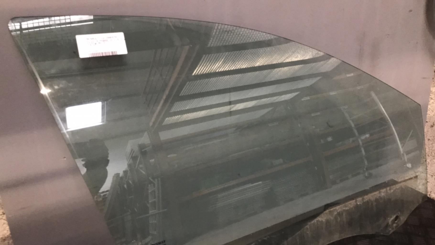 Vitre avant droit RENAULT CLIO 3 PHASE 2 Diesel - 1