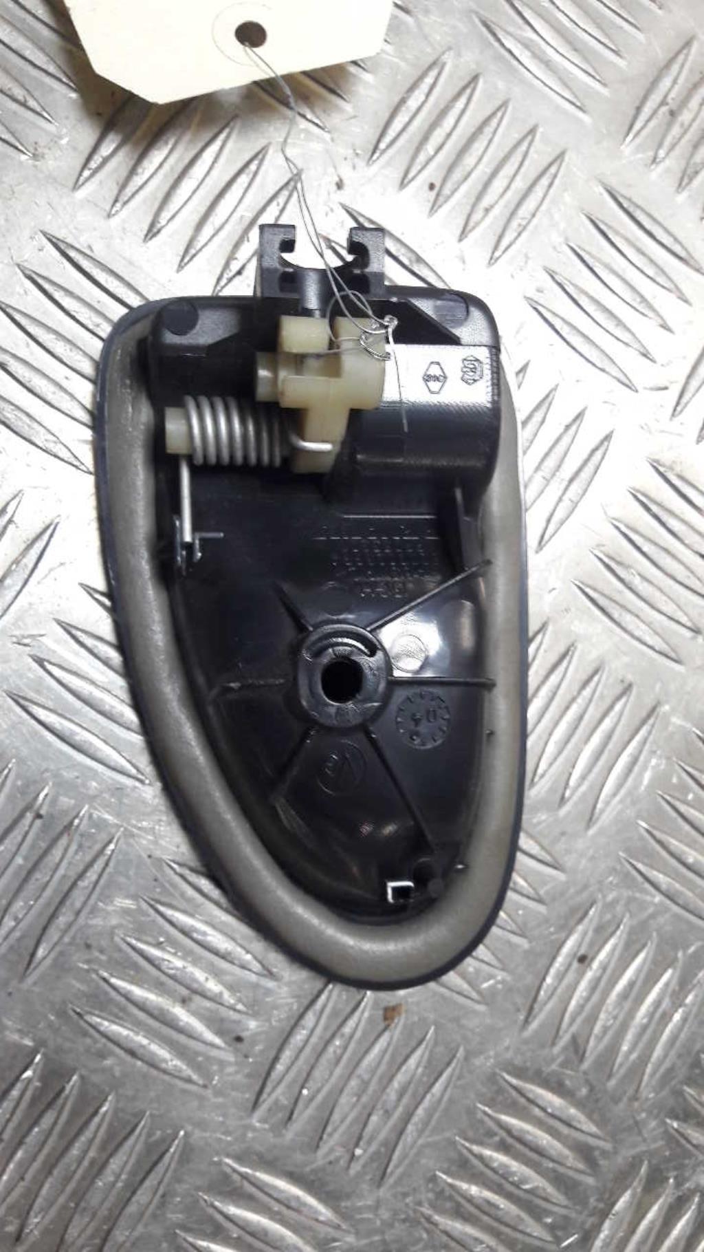 Poignee interieur avant gauche RENAULT CLIO 2 PHASE 2 Essence - 1